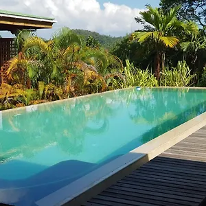 Bed & Breakfast Waterfall, Port Glaud