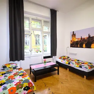 traveljoy-backpackers.praguehotelsweb.com/